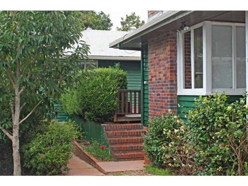 9 Beechmont Av, Tamborine Mountain QLD 4272