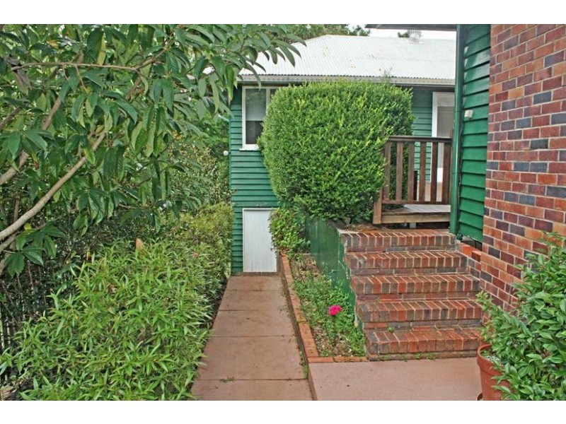 9 Beechmont Av, Tamborine Mountain QLD 4272
