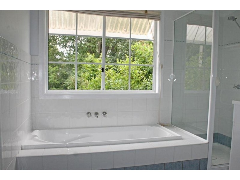 25 Ocean View Pde, Tamborine Mountain QLD 4272