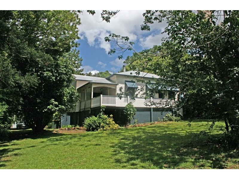 12 Beechmont Av, Tamborine Mountain QLD 4272