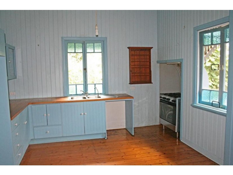 12 Beechmont Av, Tamborine Mountain QLD 4272