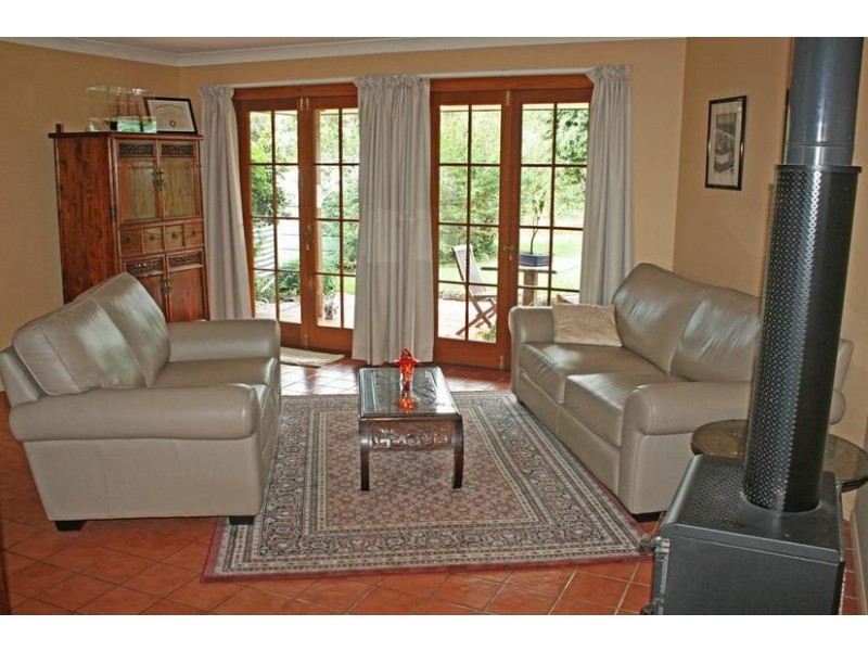 25 Ben Nevis St, Mount Tamborine, Tamborine Mountain QLD 4272