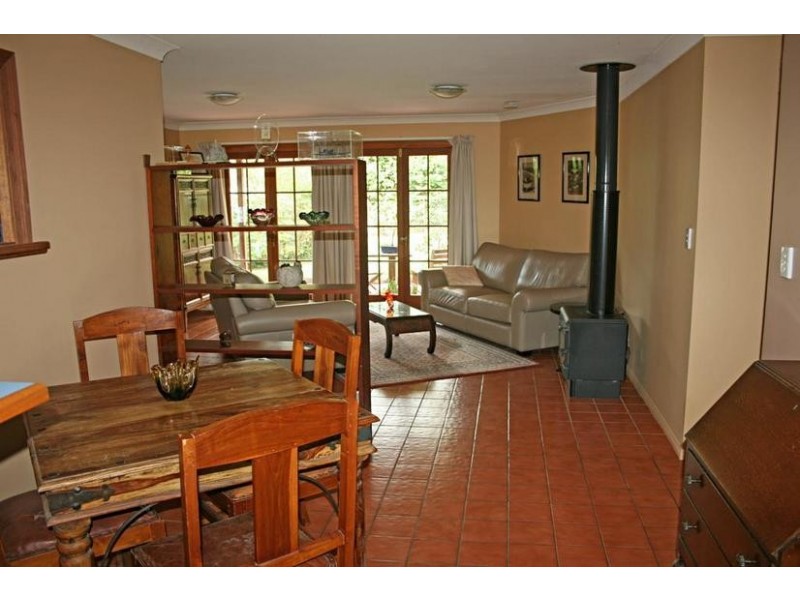 25 Ben Nevis St, Mount Tamborine, Tamborine Mountain QLD 4272