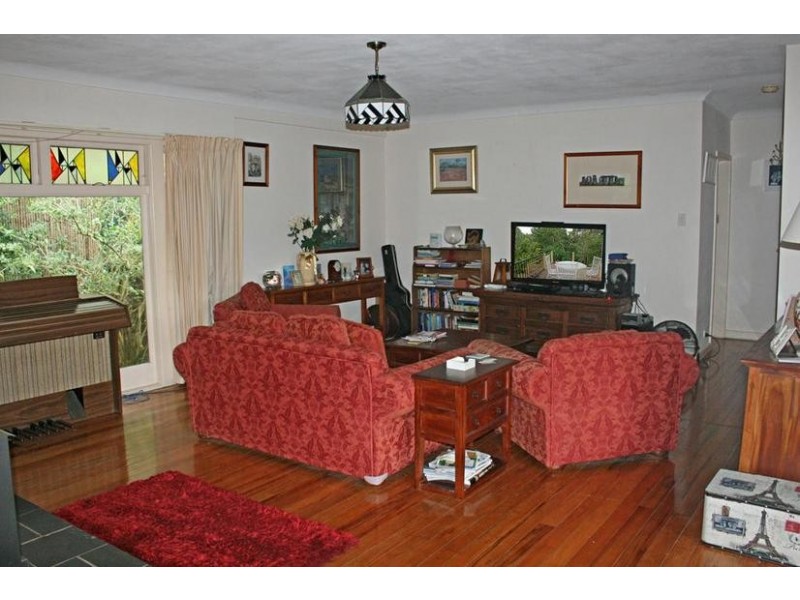 129 Kinabalu Drive, Eagle Heights QLD 4271