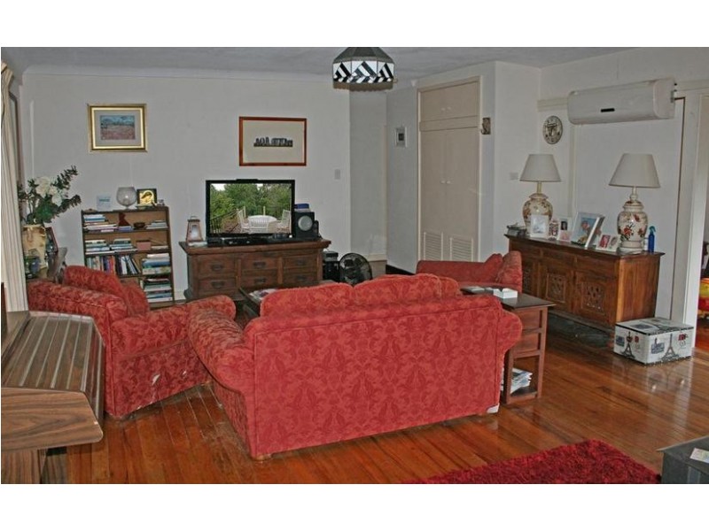 129 Kinabalu Drive, Eagle Heights QLD 4271