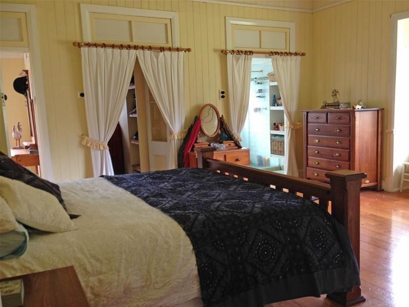 11 Holt Road, Tamborine Mountain QLD 4272