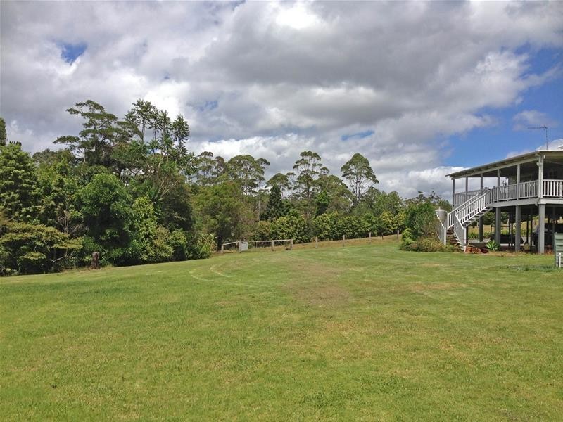 11 Holt Road, Tamborine Mountain QLD 4272