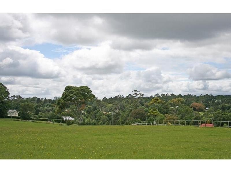 24 Benowa Street, Tamborine Mountain QLD 4272