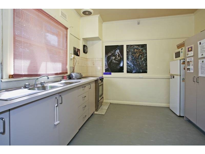 4 Pattison Avenue, North Geelong VIC 3215