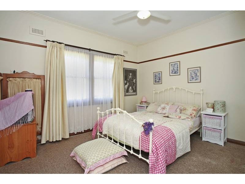 4 Pattison Avenue, North Geelong VIC 3215
