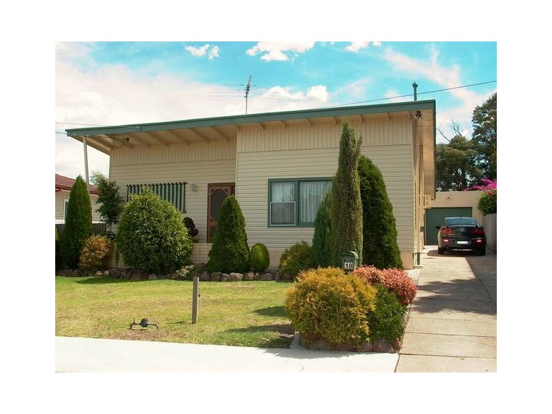 18 Belcher St, Hamlyn Heights VIC 3215