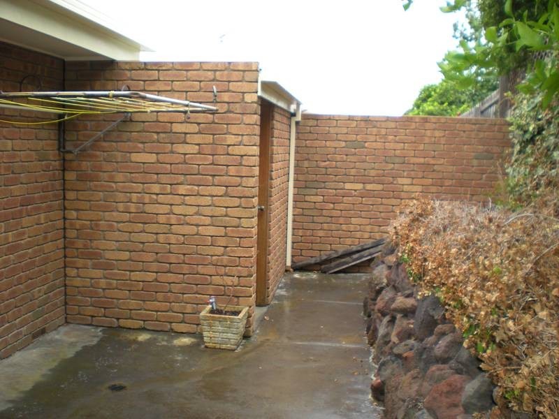 2/87 North Valley Rd, Highton VIC 3216
