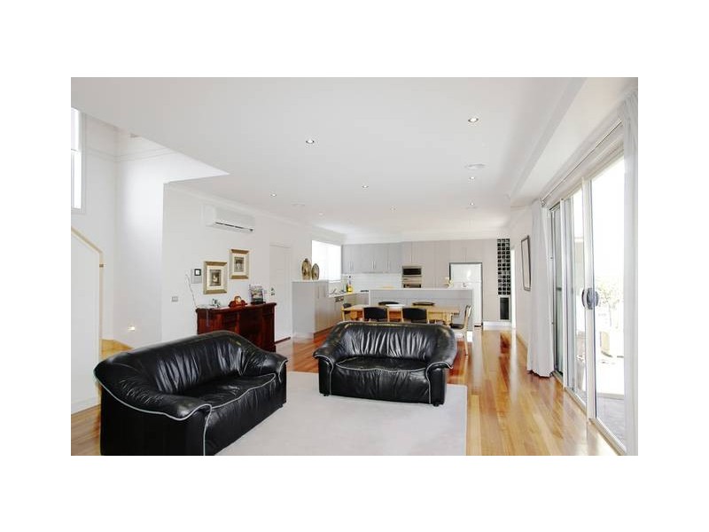 1 Saffron St, Newtown VIC 3220