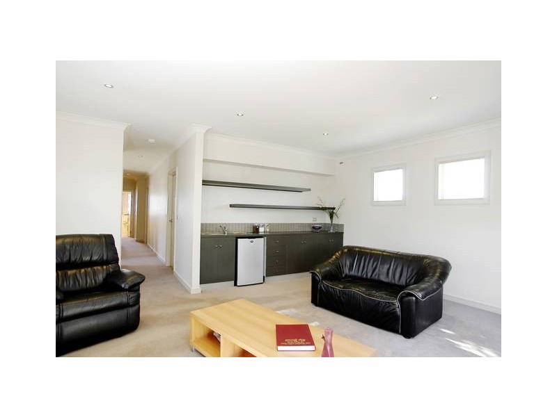 1 Saffron St, Newtown VIC 3220