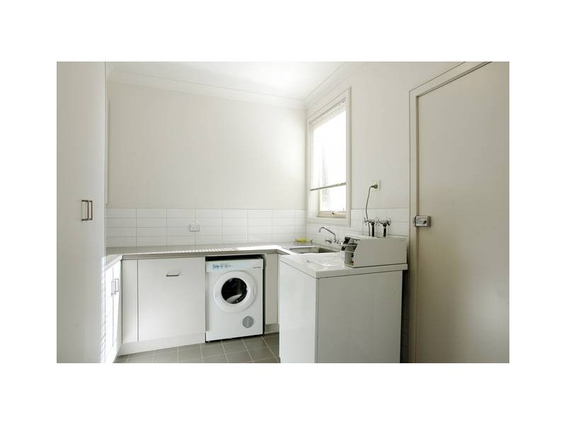 1 Saffron St, Newtown VIC 3220