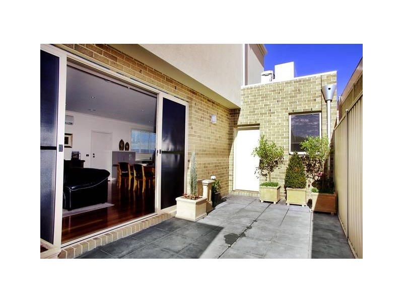 1 Saffron St, Newtown VIC 3220