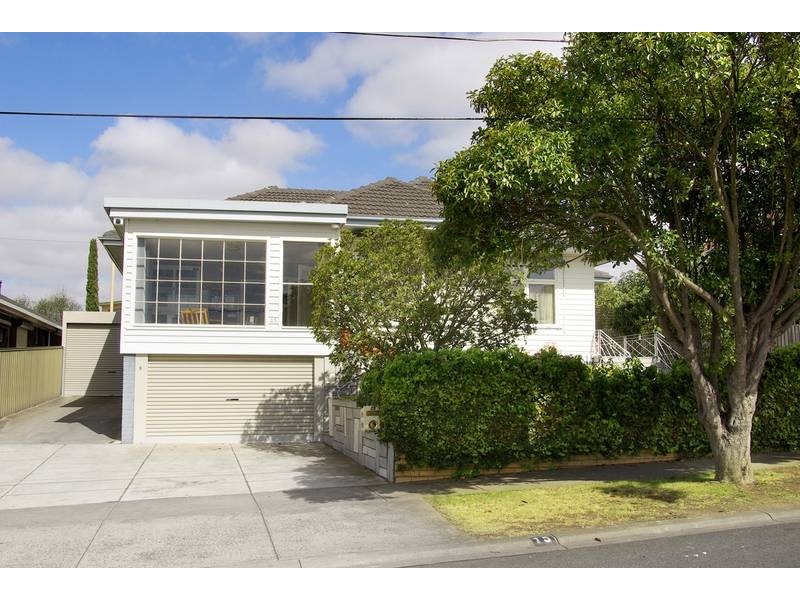 15 Royal Crescent, Hamlyn Heights VIC 3215