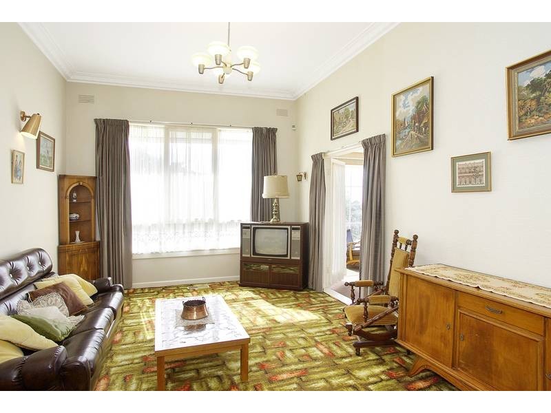 15 Royal Crescent, Hamlyn Heights VIC 3215