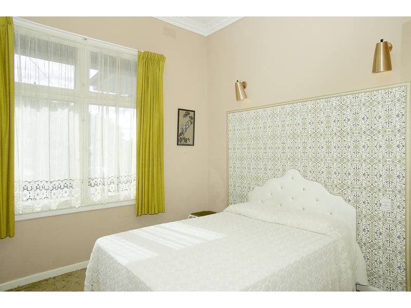 15 Royal Crescent, Hamlyn Heights VIC 3215