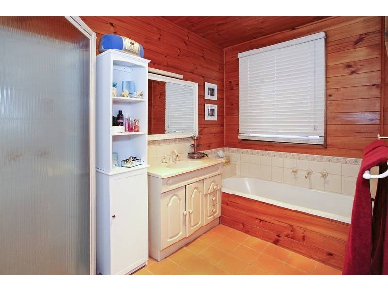 5 Westcott Place, Newtown VIC 3220