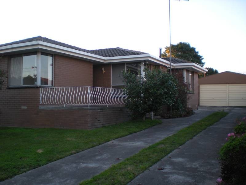 2 Vista Road, Newtown VIC 3220