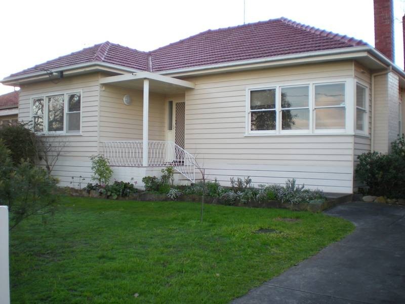 8 Fairmont Road, Newtown VIC 3220