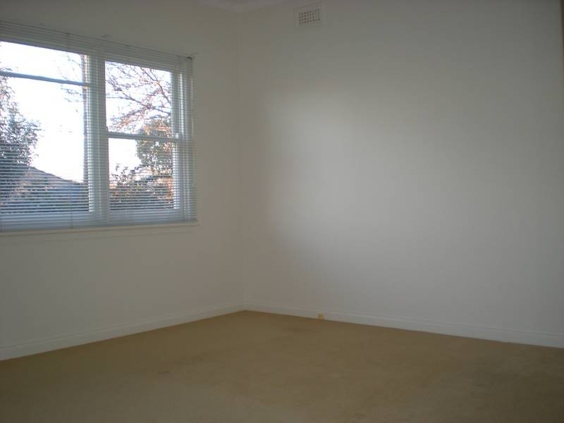 8 Fairmont Road, Newtown VIC 3220