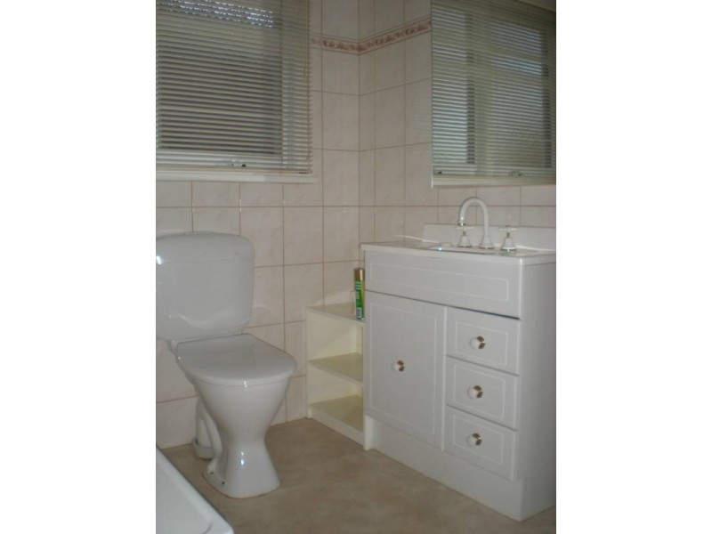 8 Fairmont Road, Newtown VIC 3220