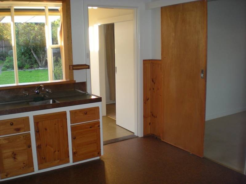 8 Fairmont Road, Newtown VIC 3220