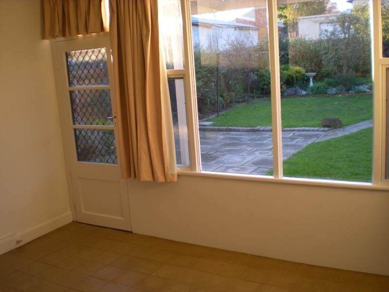 8 Fairmont Road, Newtown VIC 3220