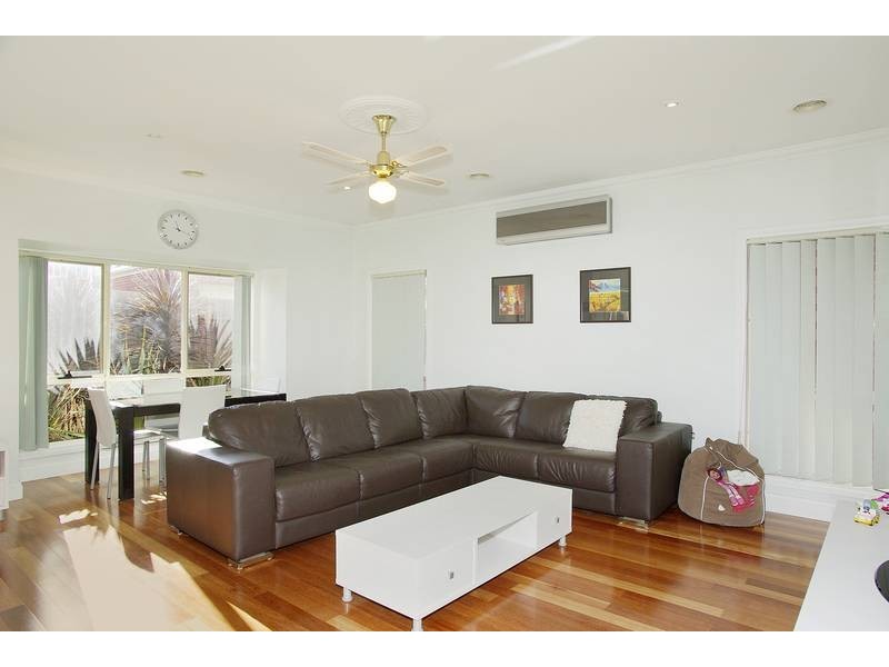 50 Cairns Avenue, Newtown VIC 3220