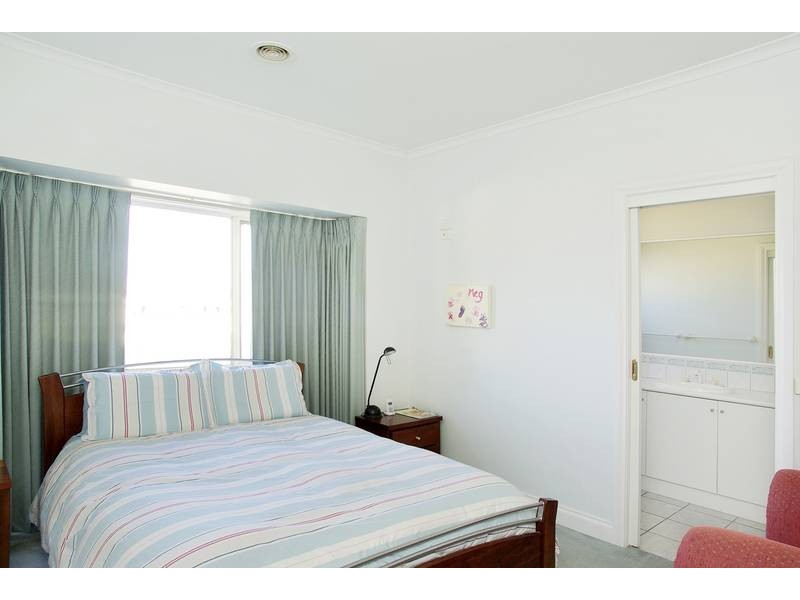 50 Cairns Avenue, Newtown VIC 3220