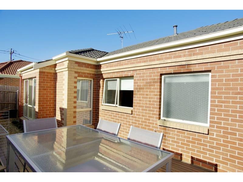 50 Cairns Avenue, Newtown VIC 3220