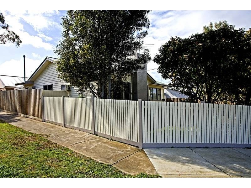 14 Summit Ave, Belmont VIC 3216