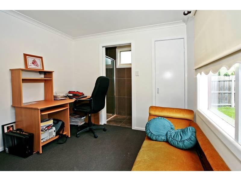 33 Churchill Ave, Newtown VIC 3220