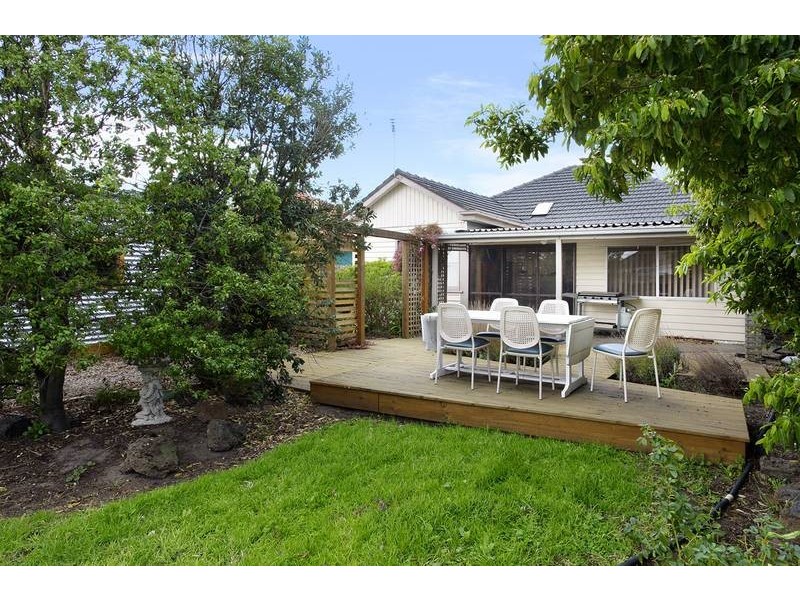 24 Cambridge Street, Belmont VIC 3216