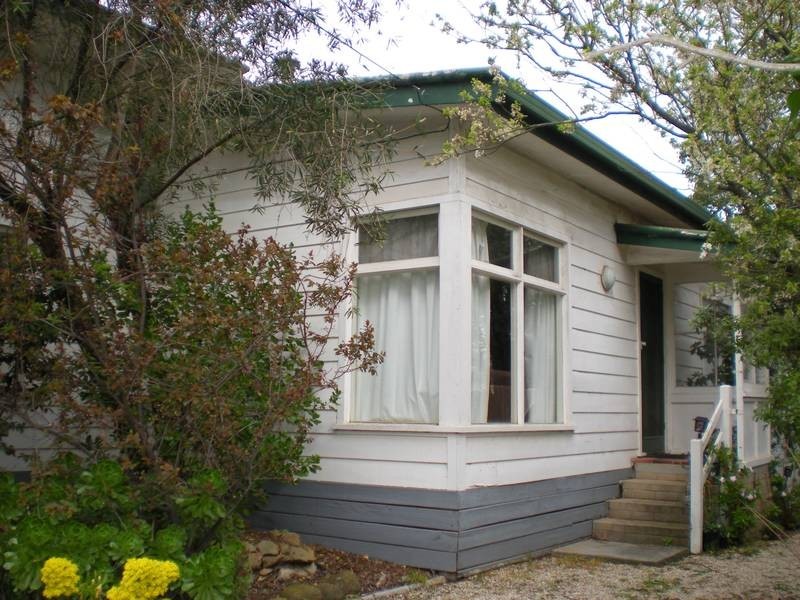 2/19 Claremont Ave, Newtown VIC 3220