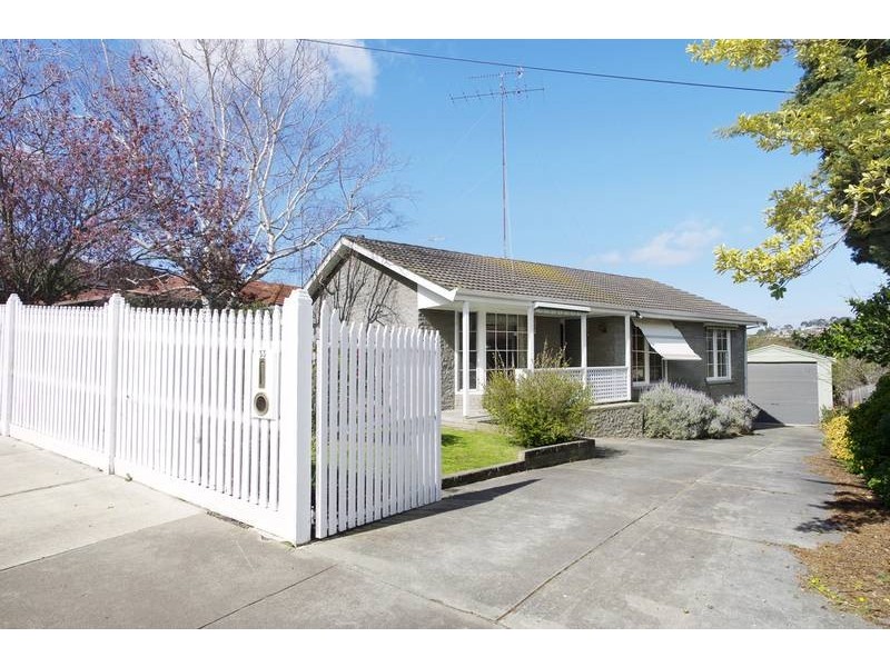 33 Craigie Road, Newtown VIC 3220