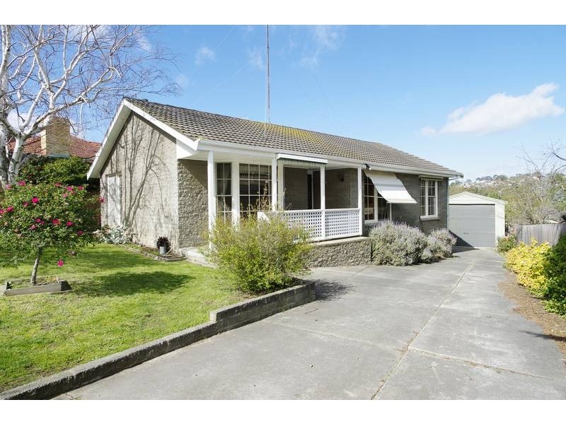 33 Craigie Road, Newtown VIC 3220