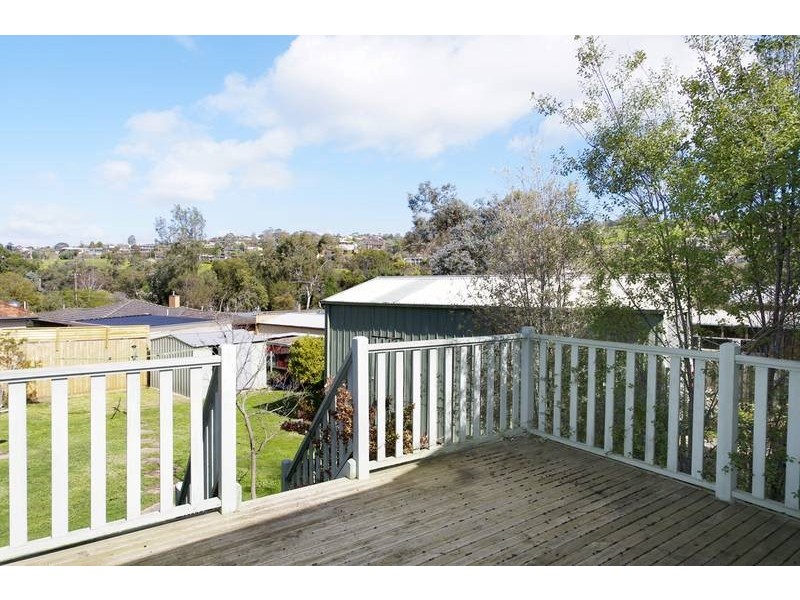 33 Craigie Road, Newtown VIC 3220