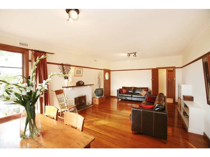 1A Lichen Grove, Highton VIC 3216