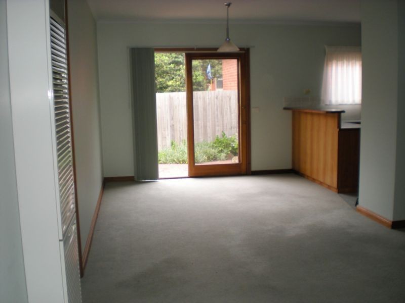 2/91 Aphrasia Street, Newtown VIC 3220