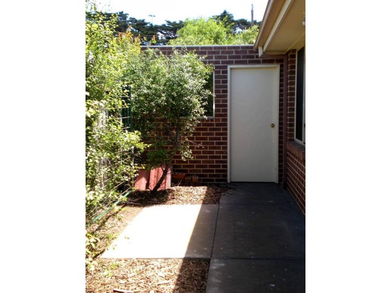 9/211 – 213 Boundary Road, Whittington VIC 3219