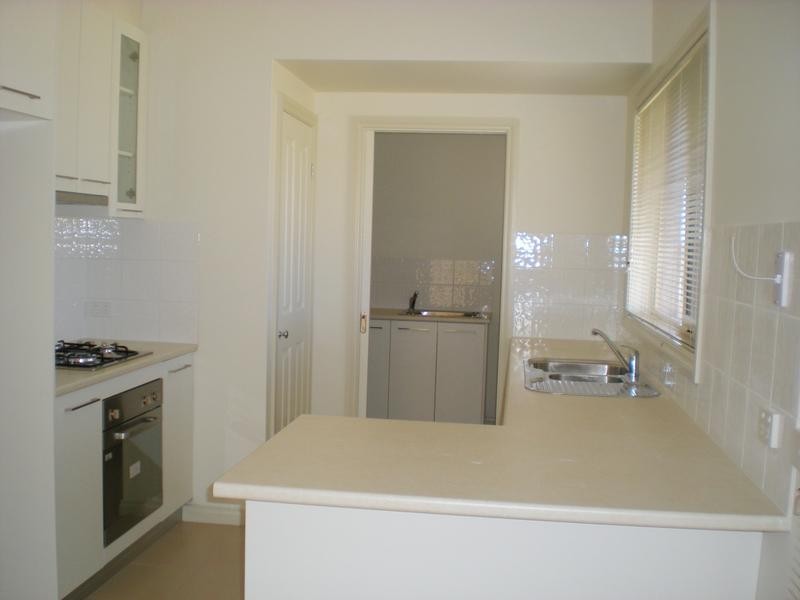 2/31 Vista Road, Newtown VIC 3220