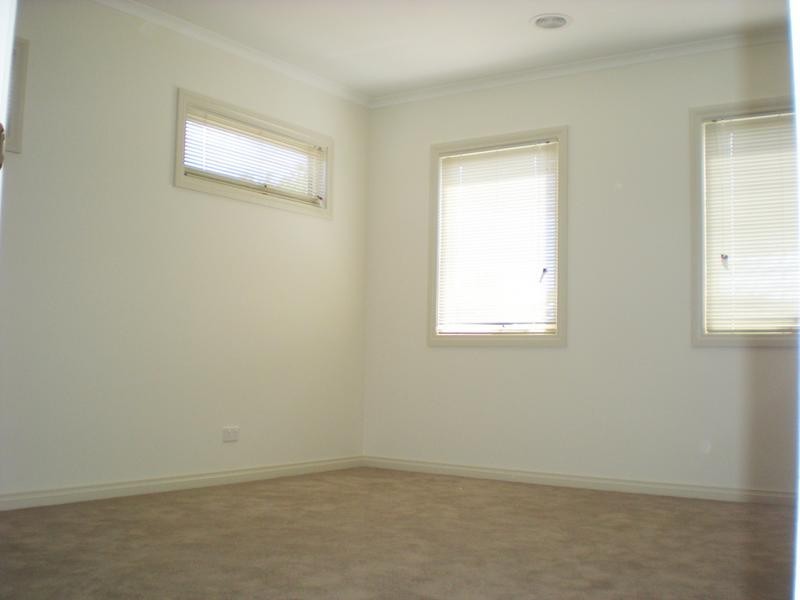 2/31 Vista Road, Newtown VIC 3220