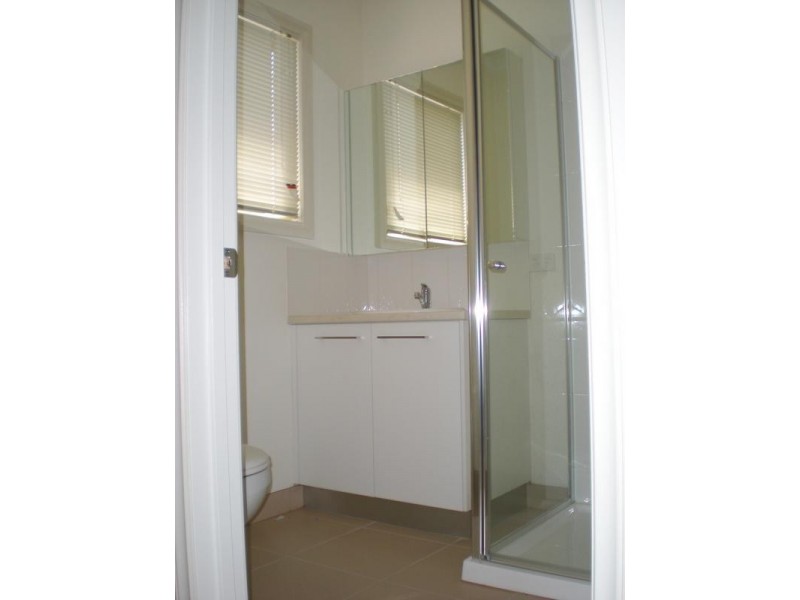 2/31 Vista Road, Newtown VIC 3220