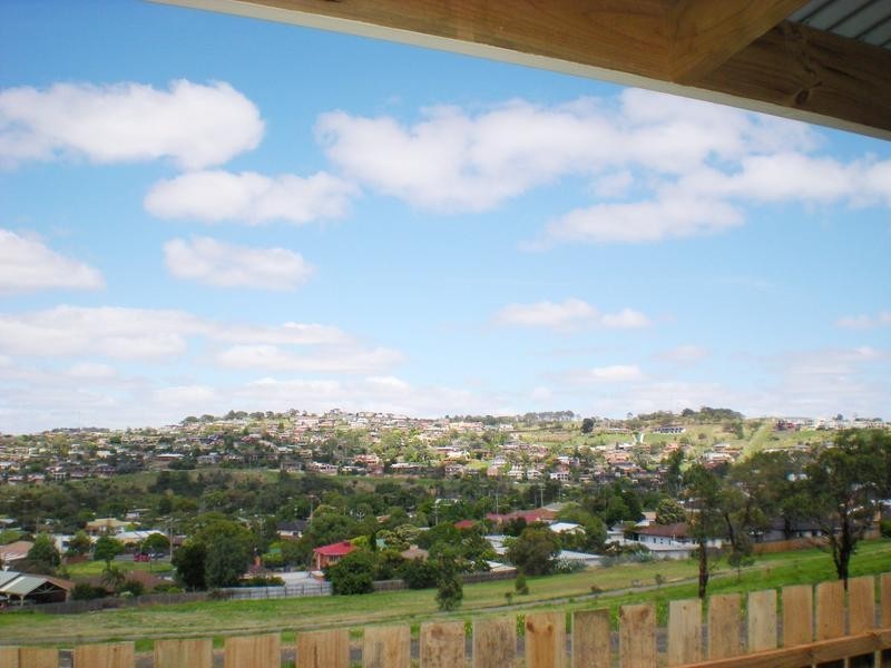 2/31 Vista Road, Newtown VIC 3220