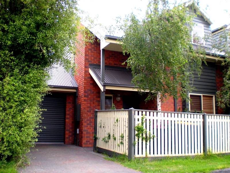 20 Anglesea Tce, Geelong West VIC 3218