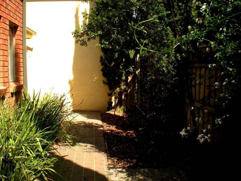 20 Anglesea Tce, Geelong West VIC 3218