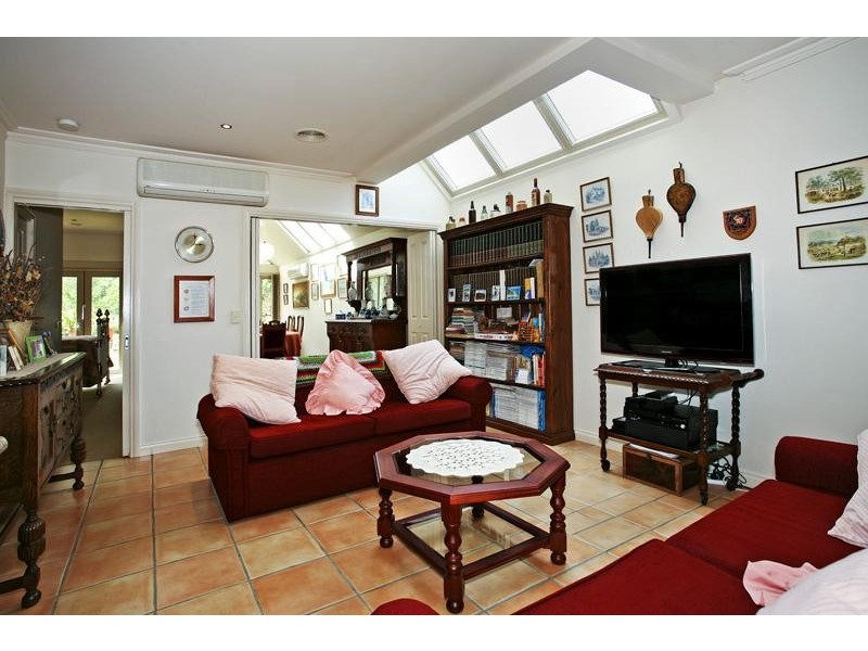 2 Nicholas Street, Newtown VIC 3220